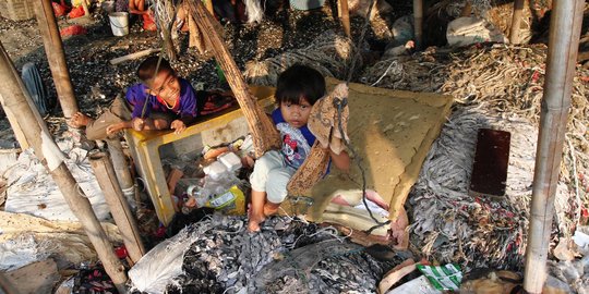 Ilustrasi Kemiskinan Penduduk Karawang