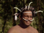 Foto meme Anies Baswedan memakai pakaian adat Papua dan memakai koteka